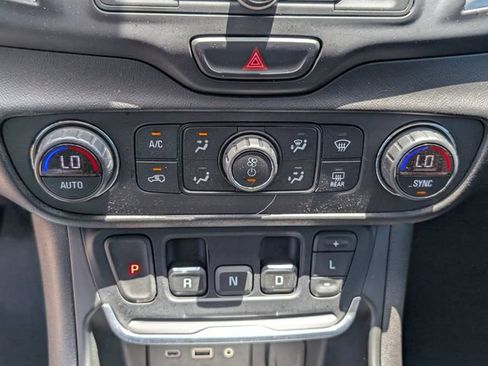 Used 2018 GMC Terrain SLE w/ Driver Convenience Package FWD image 19