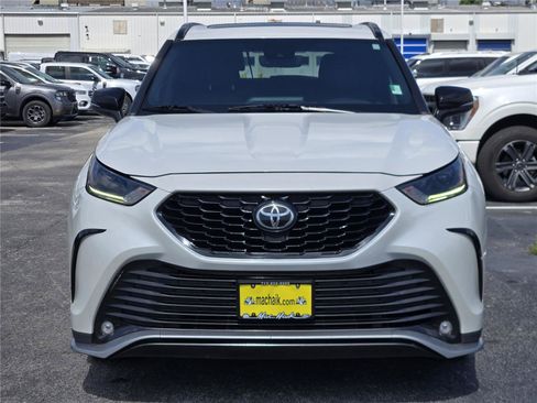 Used 2021 Toyota Highlander XSE FWD image 2