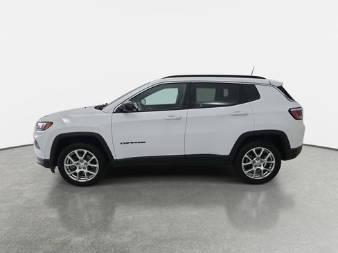 Used 2023 Jeep Compass Latitude image 8