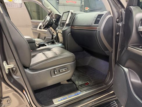 Used 2016 Toyota Land Cruiser AWD/4WD image 27