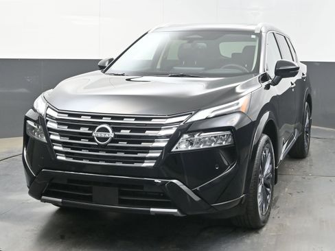 Certified 2025 Nissan Rogue Platinum w/ Tech Package image 3