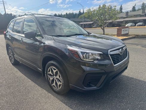 Used 2019 Subaru Forester Premium AWD/4WD image 3