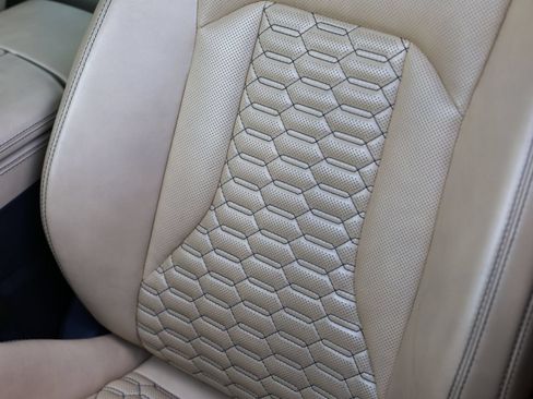 Used 2019 Lamborghini Urus AWD/4WD image 21