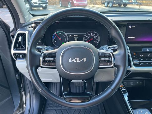 Certified 2022 Kia Sorento SX image 16