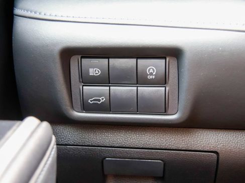 Used 2023 Toyota Highlander XLE FWD image 21