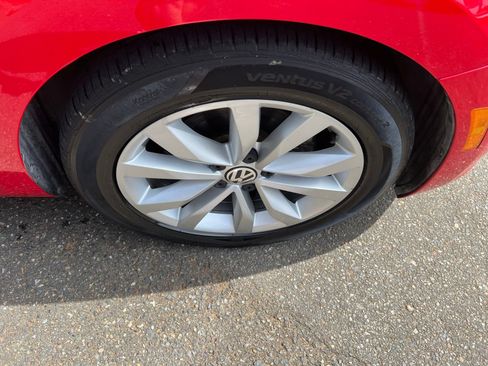 Used 2015 Volkswagen Beetle TDI FWD image 11