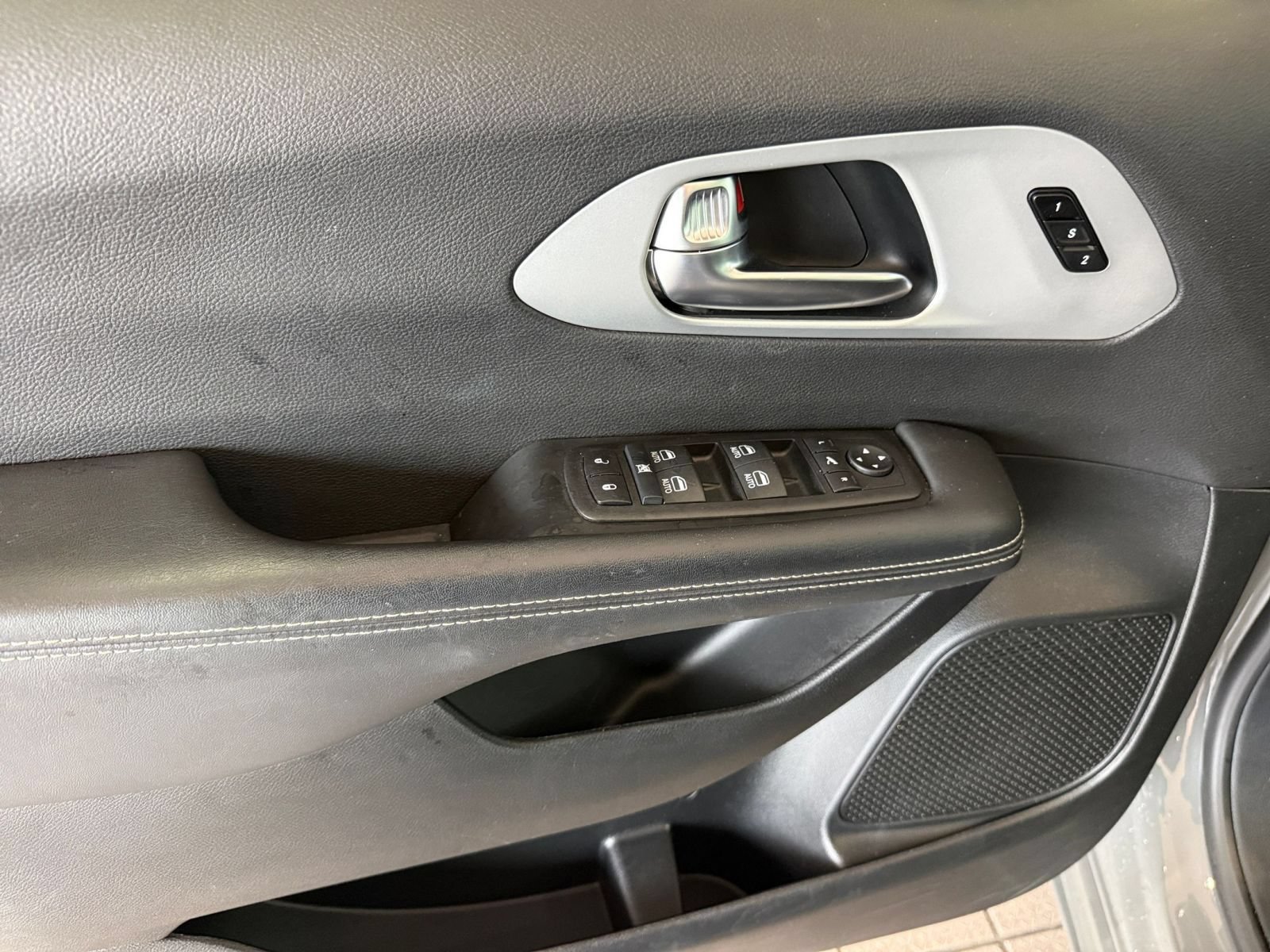 Used 2025 Chrysler Pacifica Limited FWD image 29