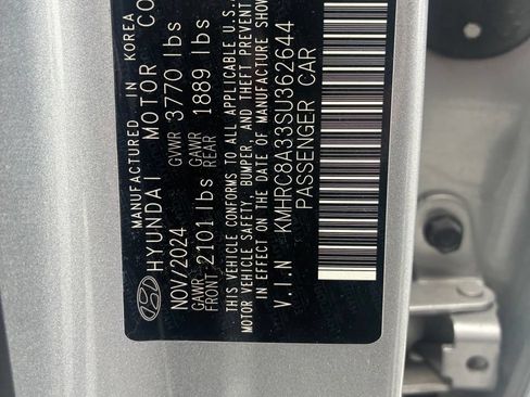 Used 2025 Hyundai Venue SEL FWD image 11