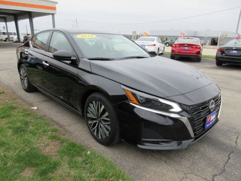 Used 2024 Nissan Altima 2.5 SV image 7