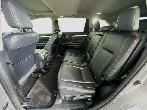 Used 2014 Toyota Highlander XLE AWD/4WD image 28