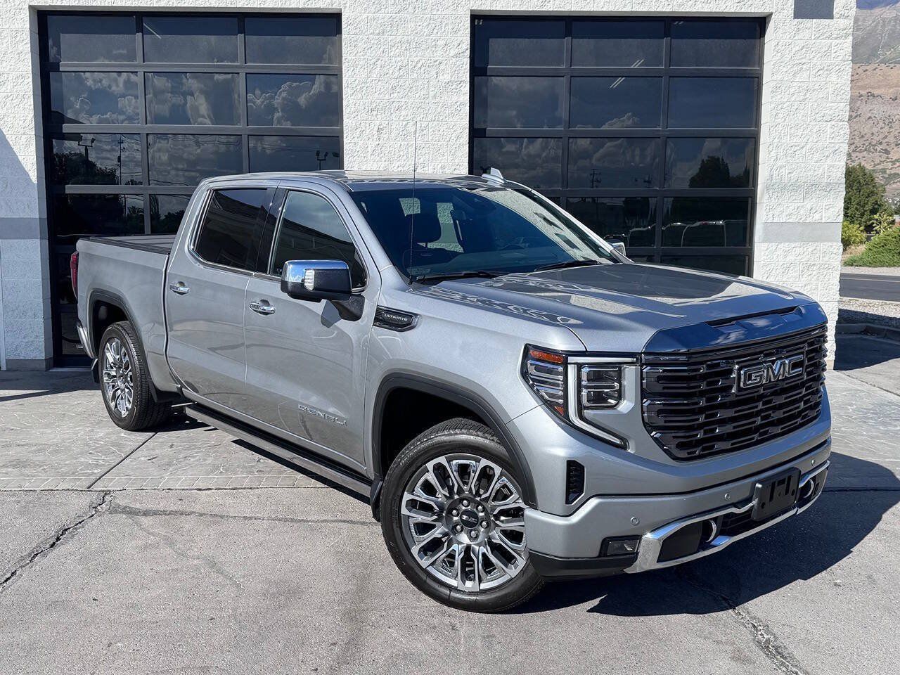 Used 2023 GMC Sierra 1500 Denali Ultimate AWD/4WD image 2