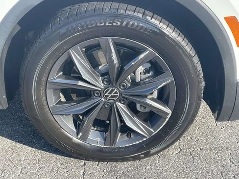 Used 2022 Volkswagen Tiguan SE FWD image 7