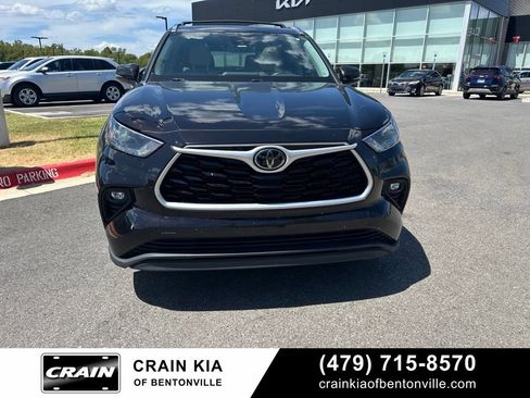 Used 2021 Toyota Highlander XLE FWD image 8