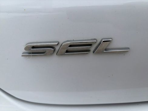 Used 2024 Ford Edge SEL w/ Convenience Package image 10