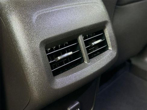 Used 2024 Chevrolet Equinox LT image 24