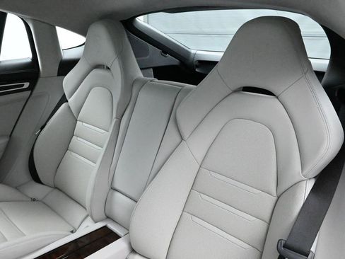 Used 2020 Porsche Panamera GTS image 8