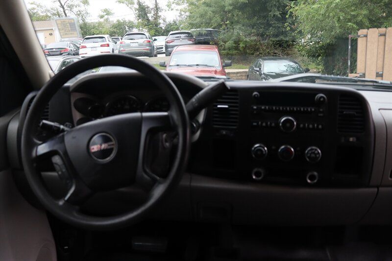 Used 2007 GMC Sierra 2500 W/T w/ Work Truck Preferred Package AWD/4WD image 7