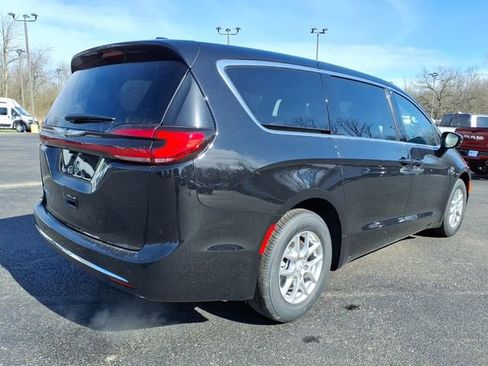 New 2026 Chrysler Pacifica Select image 7