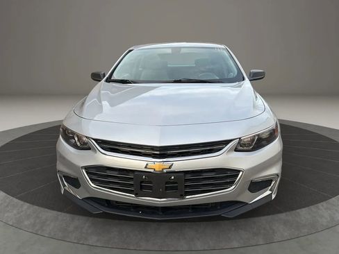 Used 2018 Chevrolet Malibu LS image 2