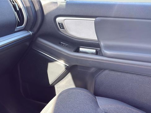 Used 2025 Ford Expedition Active image 24