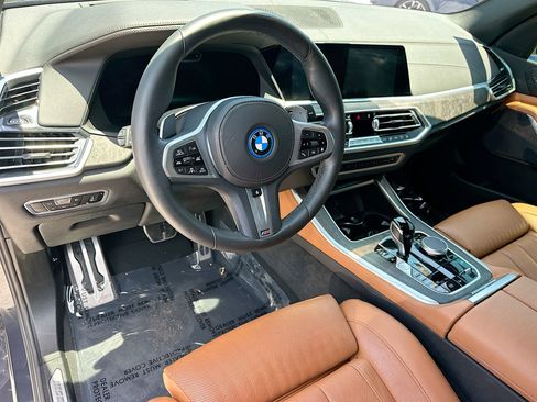 Used 2022 BMW X5 xDrive45e w/ M Sport Package AWD/4WD image 9