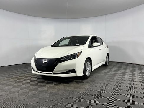 Used 2024 Nissan Leaf S image 10