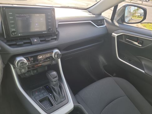 Used 2021 Toyota RAV4 XLE FWD image 23
