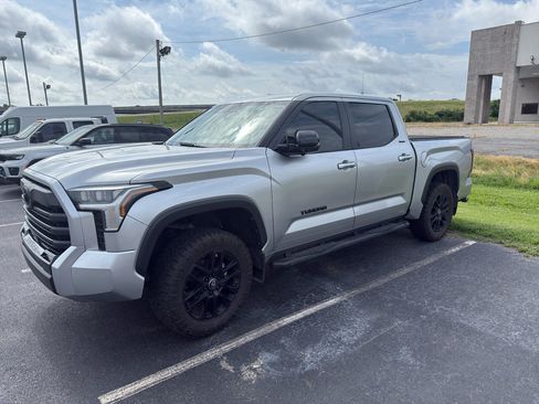 Used 2025 Toyota Tundra Limited AWD/4WD image 2