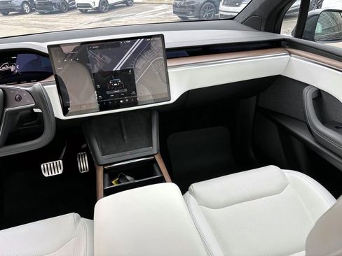 Used 2022 Tesla Model X image 31