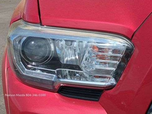 Used 2019 Toyota Tacoma TRD Sport image 11