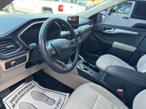 Used 2020 Ford Escape SE image 15