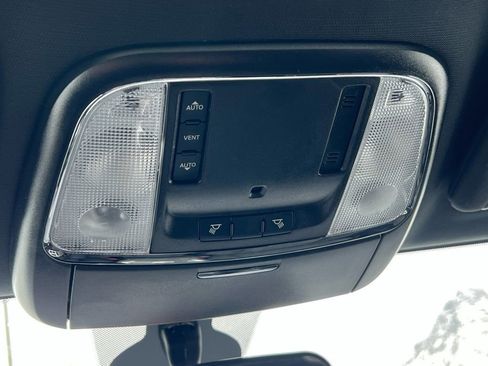 Used 2021 Jeep Grand Cherokee Laredo AWD/4WD image 33