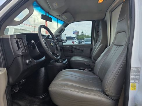 Used 2018 Chevrolet Express 3500 w/ Power Convenience Package RWD image 12