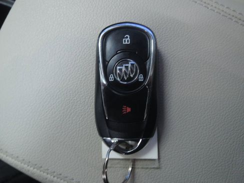 Used 2018 Buick Regal Preferred image 37