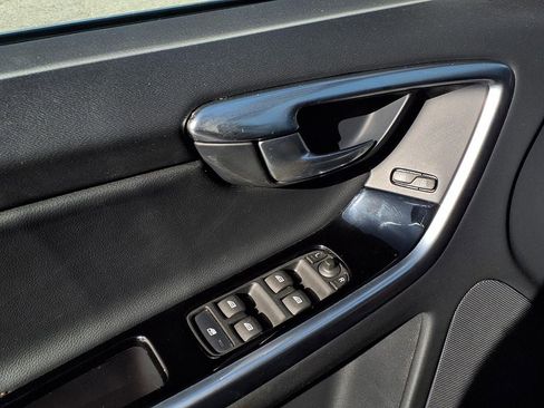 Used 2015 Volvo XC60 T5 w/ Climate Package image 9