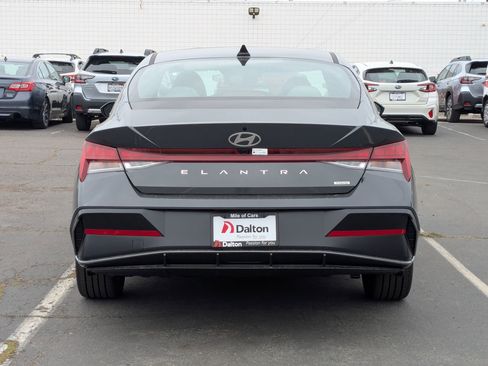 New 2025 Hyundai Elantra Limited FWD image 3