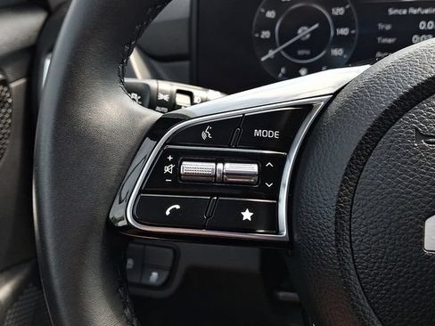 Certified 2025 Kia Seltos EX FWD image 20