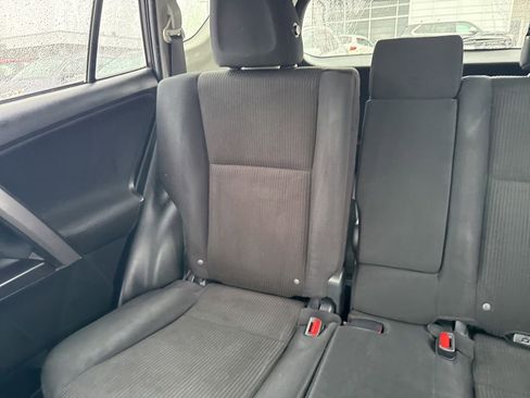 Used 2016 Toyota RAV4 LE image 14