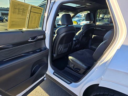 Used 2024 Hyundai Palisade Calligraphy image 17