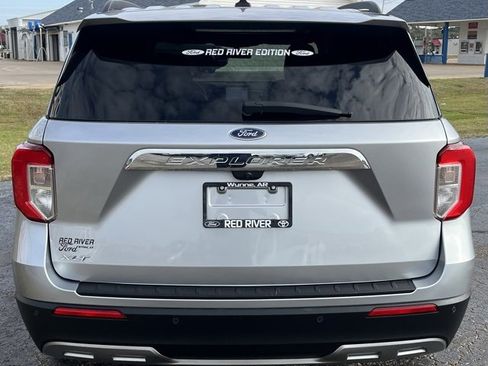 Used 2021 Ford Explorer XLT w/ Equipment Group 202A image 7