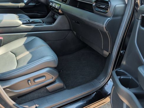 Used 2025 Honda Pilot Touring image 23