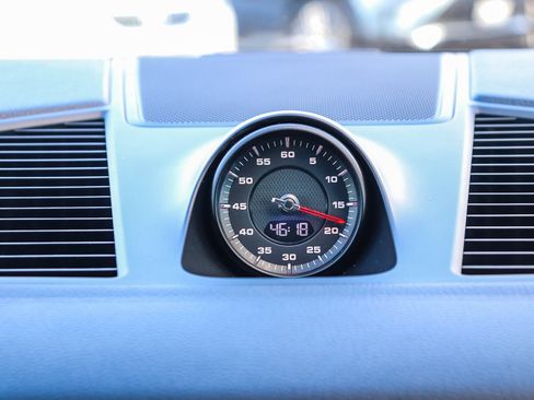 Used 2021 Porsche Cayenne Coupe image 16