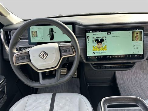 Used 2023 Rivian R1S Adventure image 16