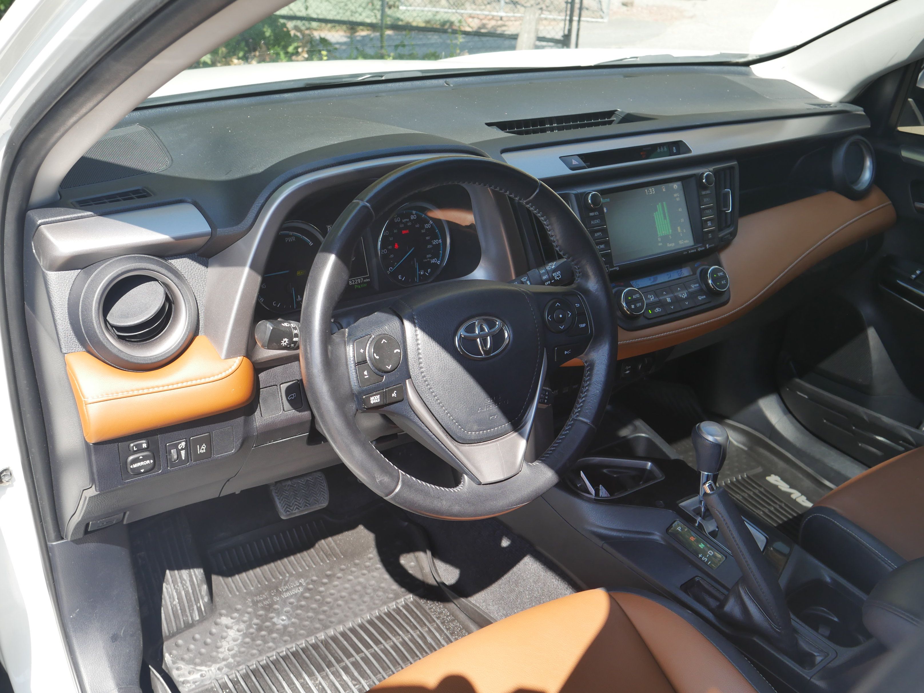 Used 2017 Toyota RAV4 Limited w/ Advanced Technology Package AWD/4WD image 4