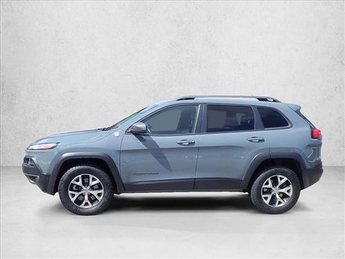 Used 2014 Jeep Cherokee Trailhawk w/ Technology Group AWD/4WD image 2