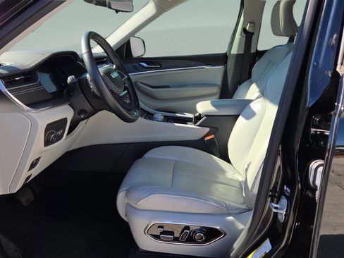 Used 2023 Jeep Grand Cherokee Overland w/ Adv Protech Group III image 35