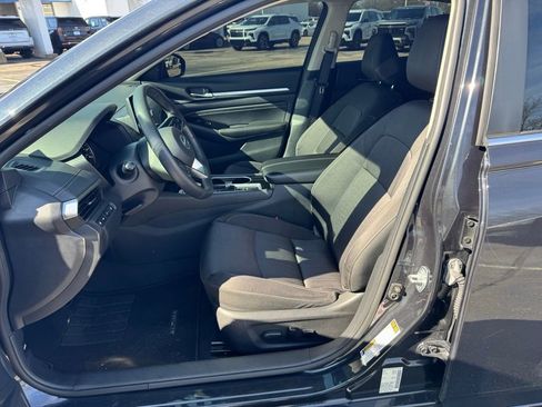 Used 2022 Nissan Altima 2.5 SV w/ SV Premium Package image 9