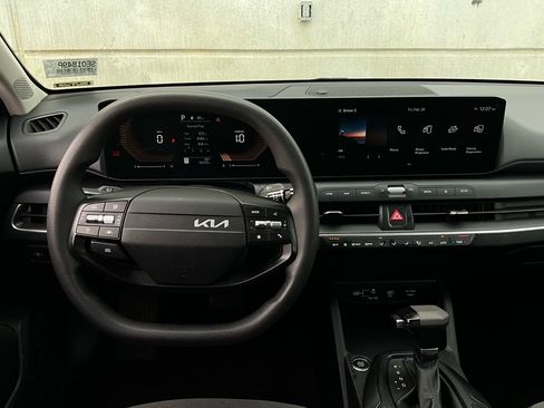 Used 2025 Kia K4 LXS image 13