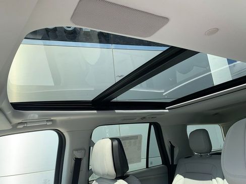 New 2026 Lincoln Navigator Reserve w/ Jet Appearance Package AWD/4WD image 26