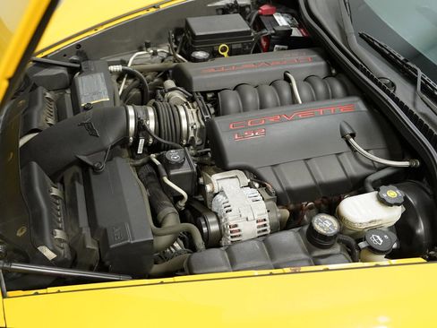 Used 2005 Chevrolet Corvette Convertible w/ Performance Handling Package image 26